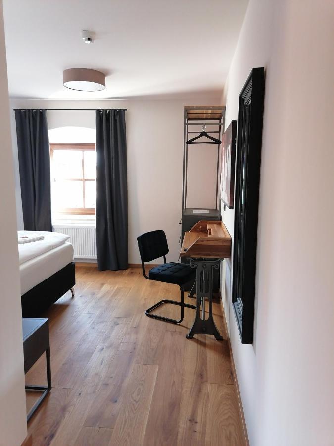 Hotelgasthof Kirchenwirt Schierling Bagian luar foto
