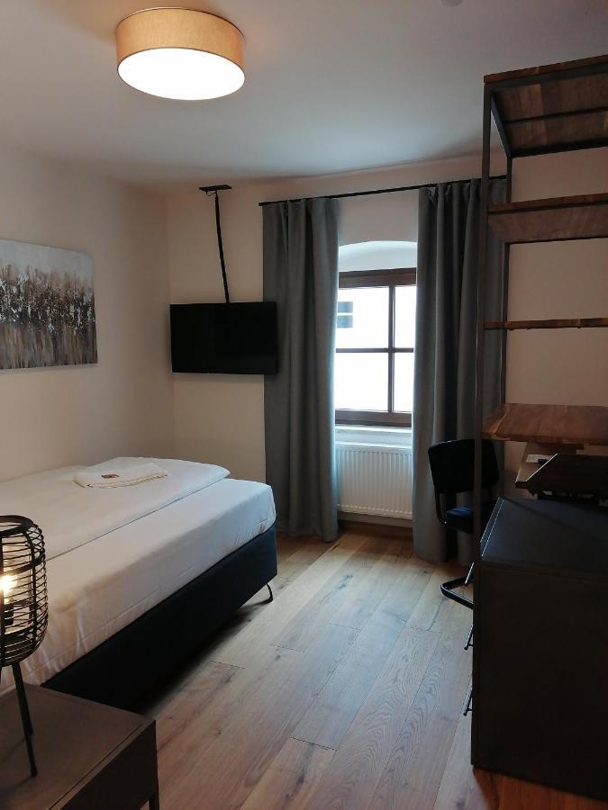 Hotelgasthof Kirchenwirt Schierling Bagian luar foto