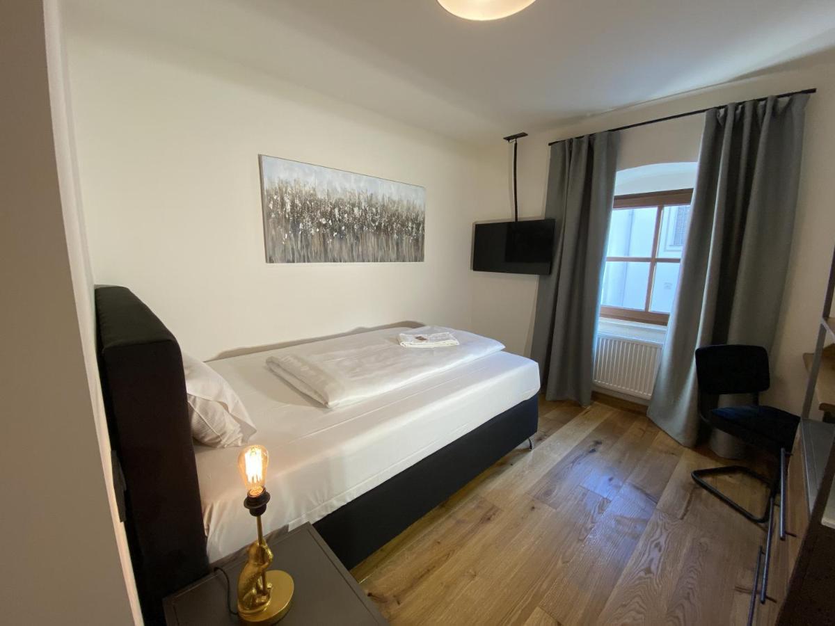 Hotelgasthof Kirchenwirt Schierling Bagian luar foto