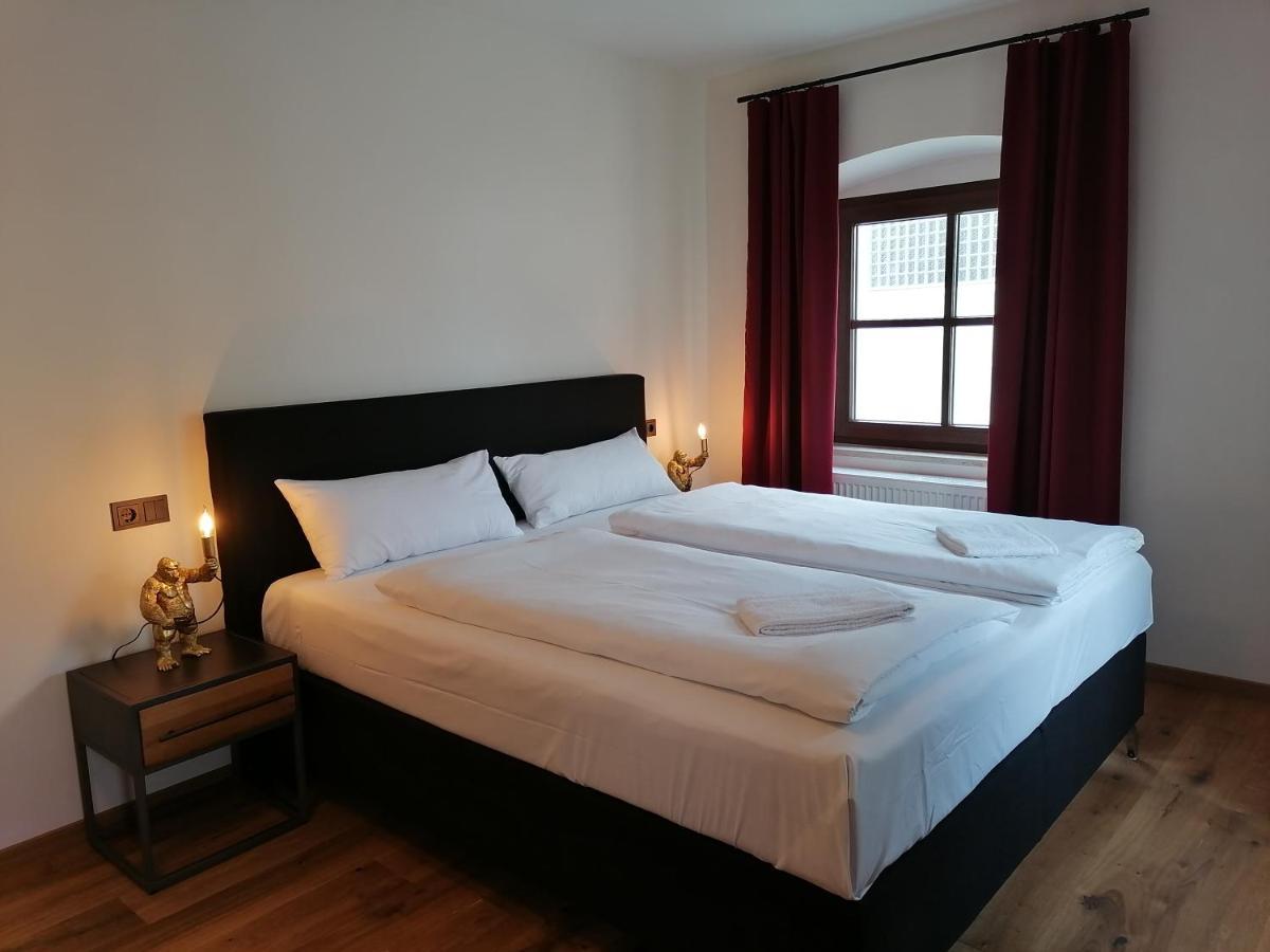 Hotelgasthof Kirchenwirt Schierling Bagian luar foto