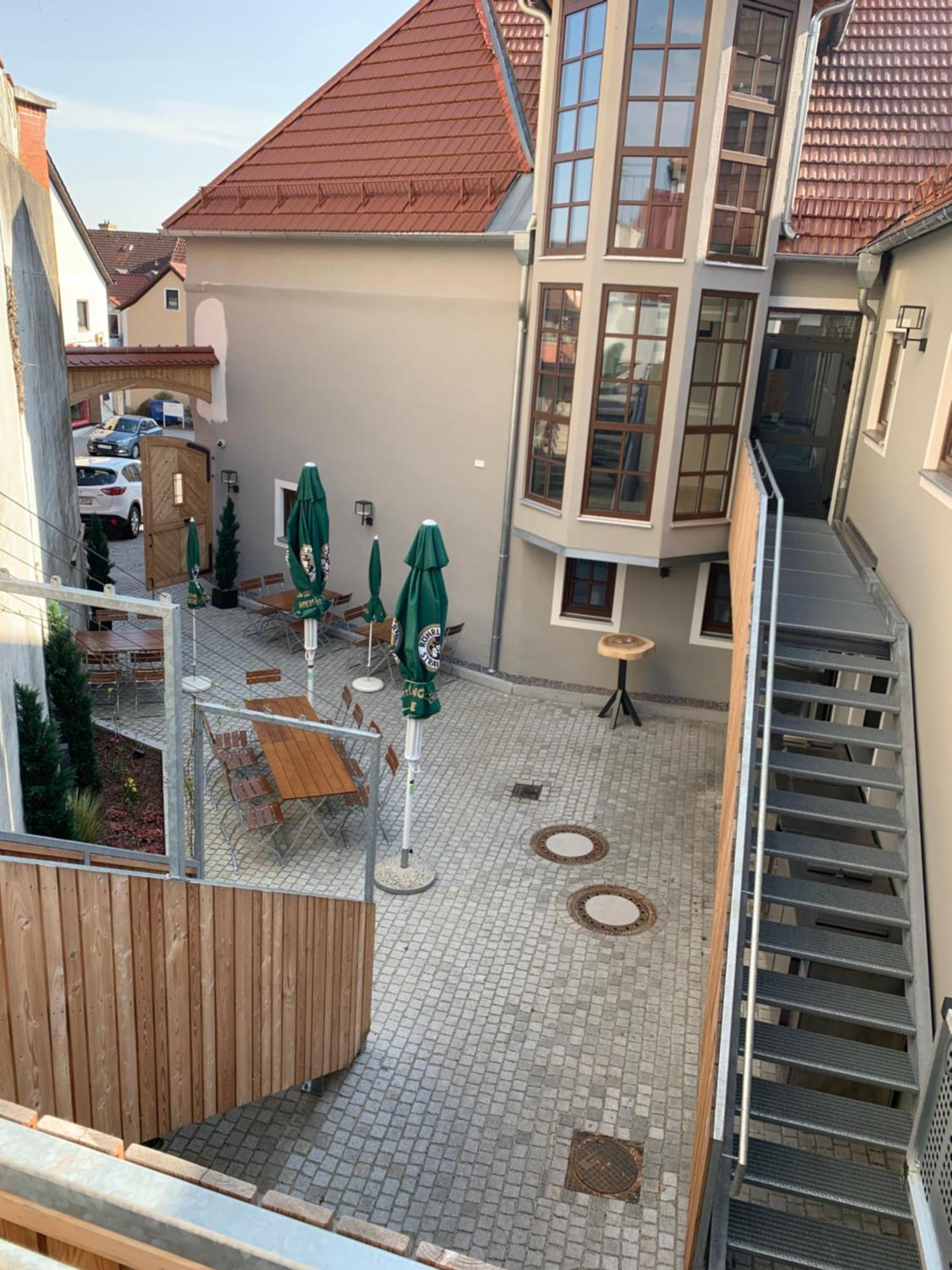 Hotelgasthof Kirchenwirt Schierling Bagian luar foto